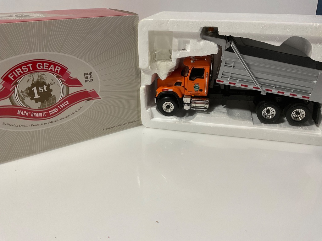 [112106.] 1/34 FIRST GEAR MACK GRANITE DUMP TRUCK PENNA TURNPIKE _