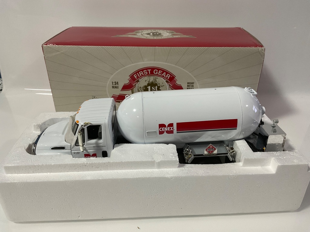 [112109.] 1/34 FIRST GEAR INTERNATIONAL  4400 WITH PROPANE BODY CENEX 19-3596
