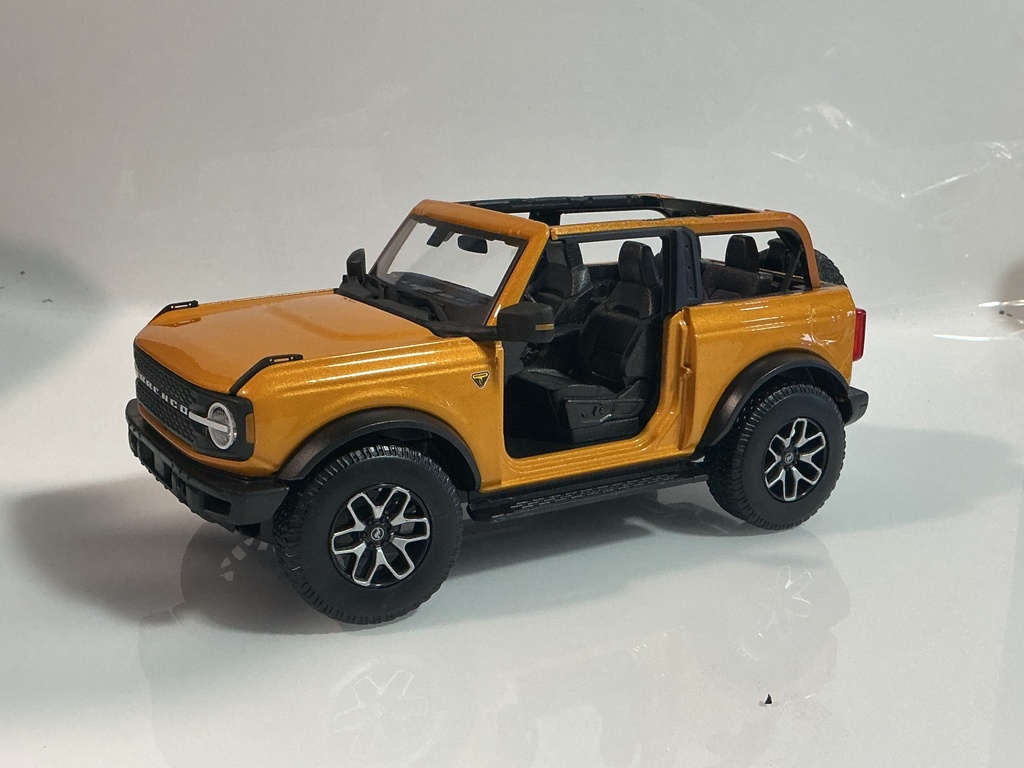 1/18 MAISTO FORD BRONCO ORANGE ON BLACK