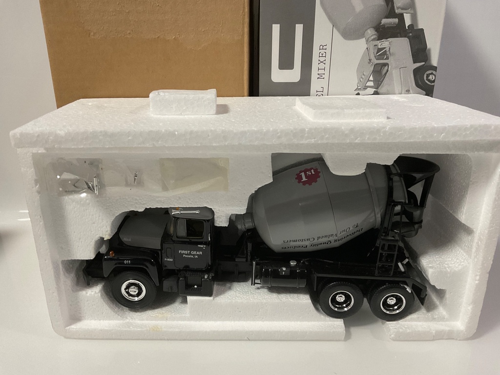 1/34 FIRST GEAR MACK R MODEL MIXER  19-0016