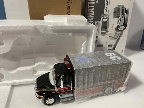 1/34 FIRST GEAR INTERNATIONAL 4400 SERIES W/ EMS RESCUE BODY 19-0039