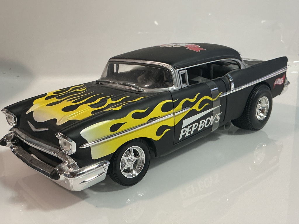 1/18 HOTWHEELS 1957 CHEVY GMTM PEP BOYS
