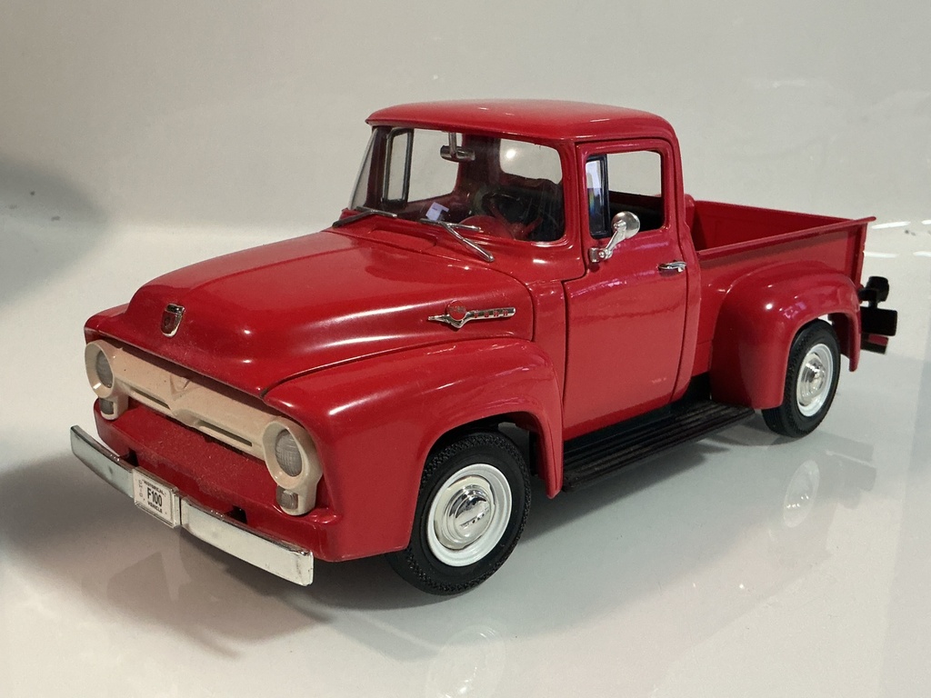 1/18 ERTL 1956 FORD F-100 RED ON RED / BLACK