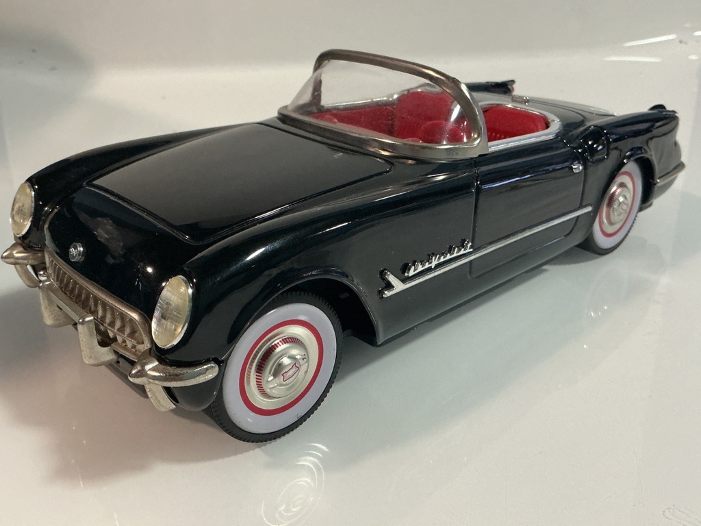 [119252.] 1/18 50’S / FIFTIES 1953 CHEVROLET CORVETTE BLACK ON RED 
