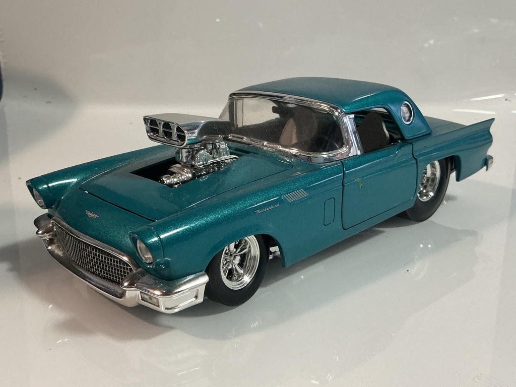 1/18 HOTWHEELS 1957 FORD THUNDERBIRD GREEN TEAL ON WHITE