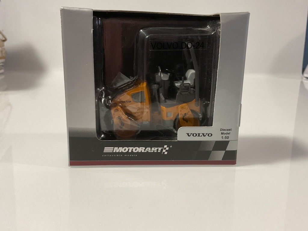 1/50 MOTORART VOLVO DD-24 ROAD ROLLER 