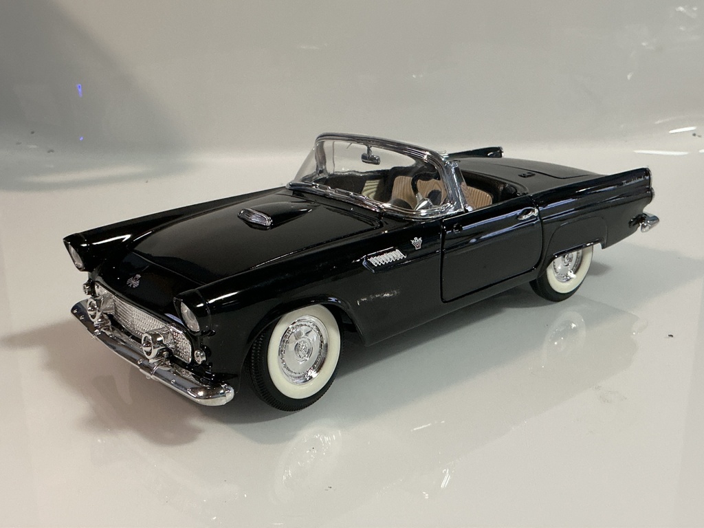 1/18 ROAD SIGNATURE 1955 FORD THUNDERBIRD BLACK ON WHITE