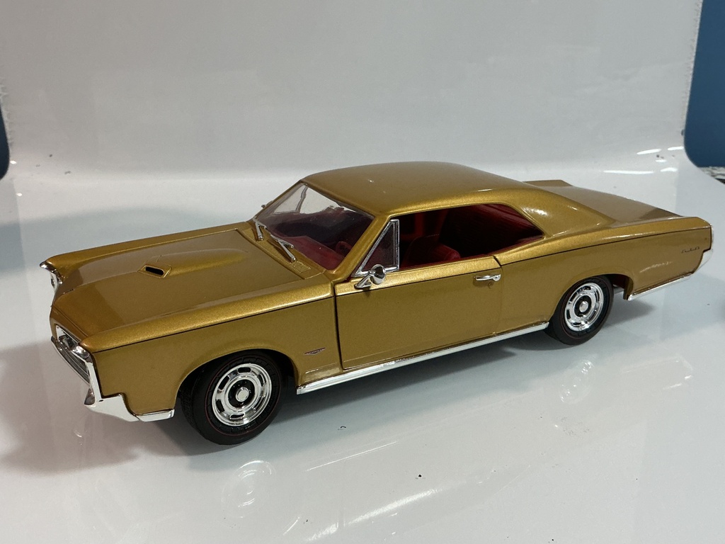 [119271.] 1/18 ERTL 1966 PONTIAC GTO LIGHT BROWN ON RED