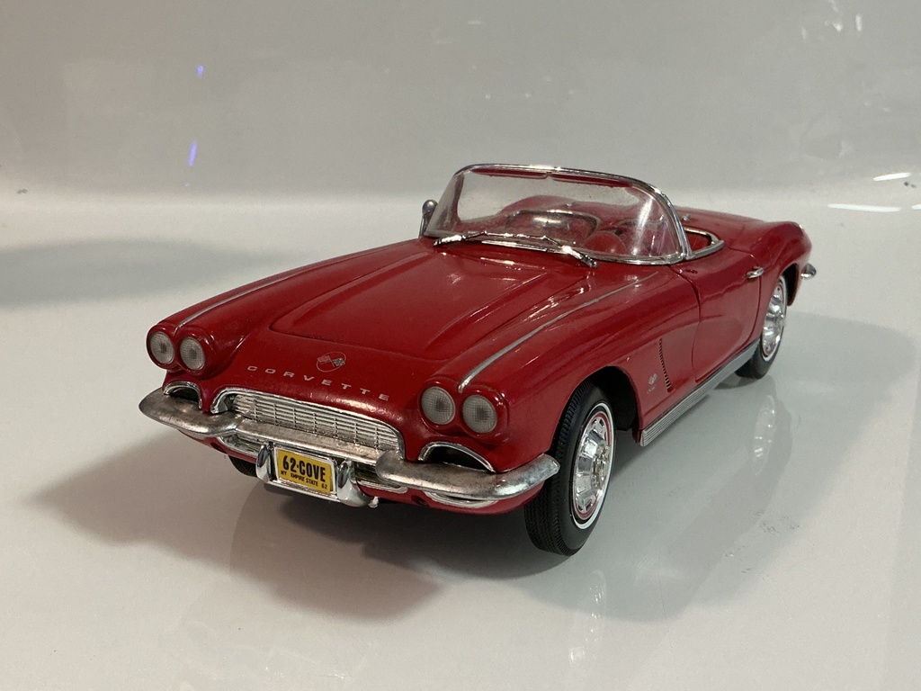 1/18 ERTL 1962 CHEVROLET CORVETTE RED ON RED 