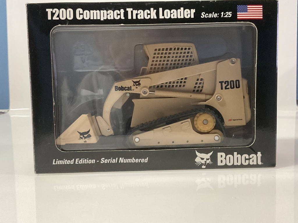 [112159.] 1/25 BOBCAT T200 COMPACT TRACK LOADER DESERT MILITARY MODEL 
