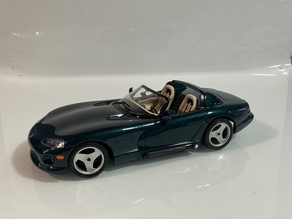 [119602.] 1/18 BURAGO DODGE VIPER R/T 10 GREEN ON TAN
