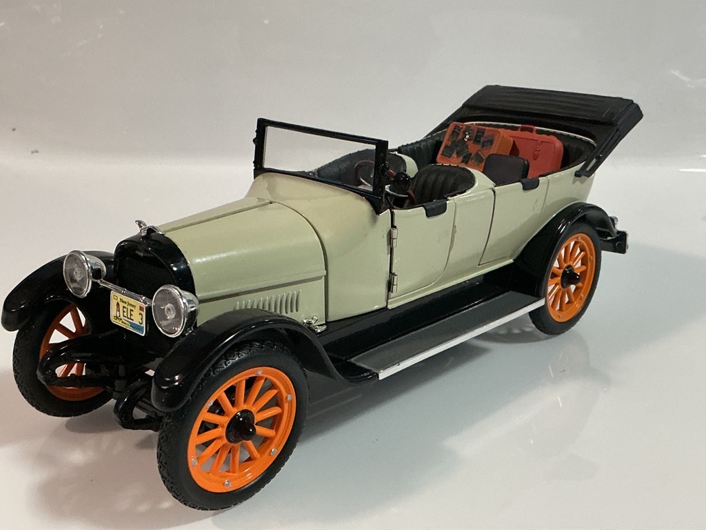 1/18 SIGNATURE 1917 TOURING OFF WHITE ON BLACK [DAMAGED]