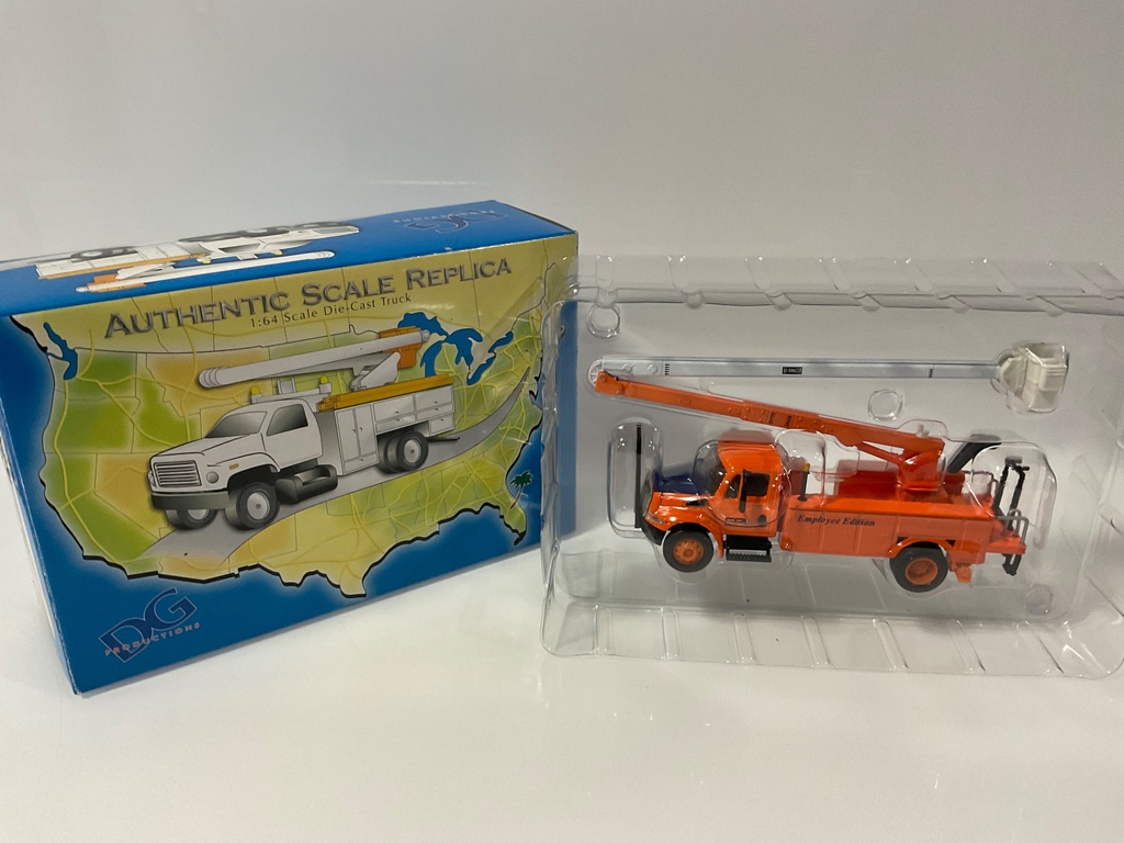 [112197.] 1/64 DG PRODUCTIONS FPL EMPLOYEE EDITION UTILITY BUCKET / BOOM TRUCK 
