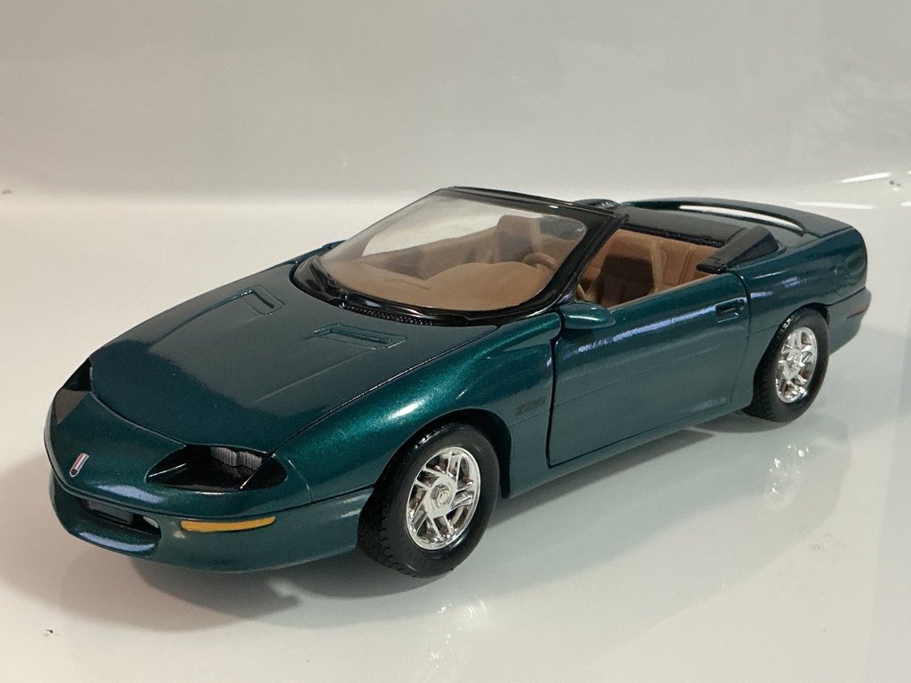 1/18 ERTL 1996 CHEVROLET CAMARO GREEN ON BROWN 
