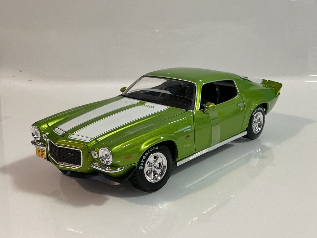1/18 MAISTO 1971 CHEVROLET CAMARO GREEN ON BLACK