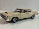 1/18 HIGHWAY 1964 DODGE DCP CREAM ON TAN 