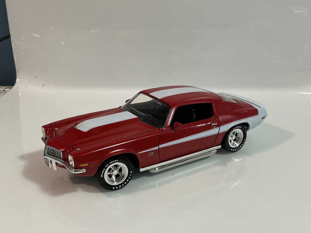 1/18 ERTL CHEVROLET CAMARO RED WHITE ON BLACK