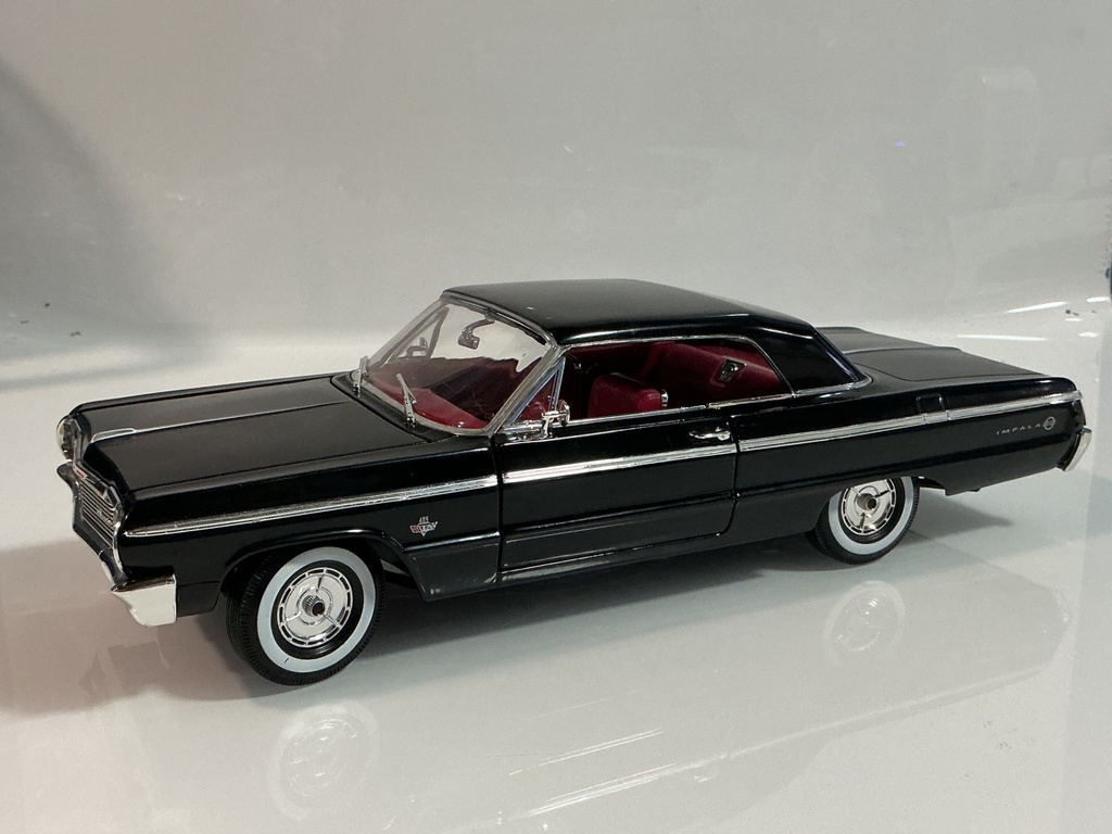 [119635.] 1/18 ERTL 1964 CHEVROLET IMPALA BLACK ON RED