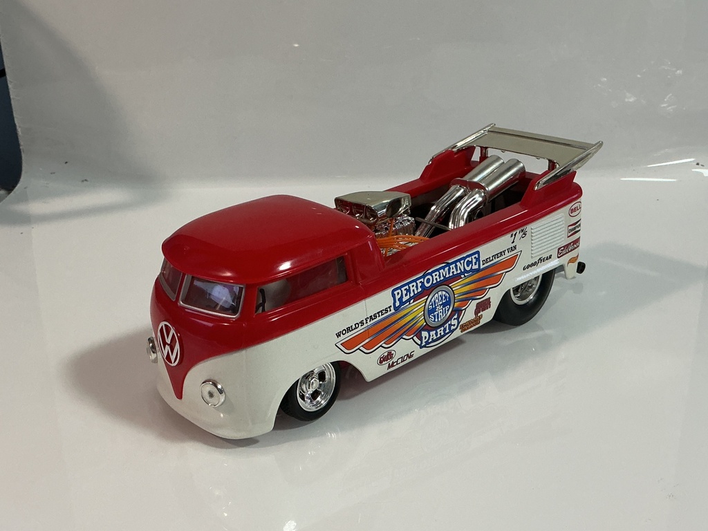 [119637.] 1/18 HOTWHEELS CUSTOMIZED VW DRAG TRUCK RED / WHITE 