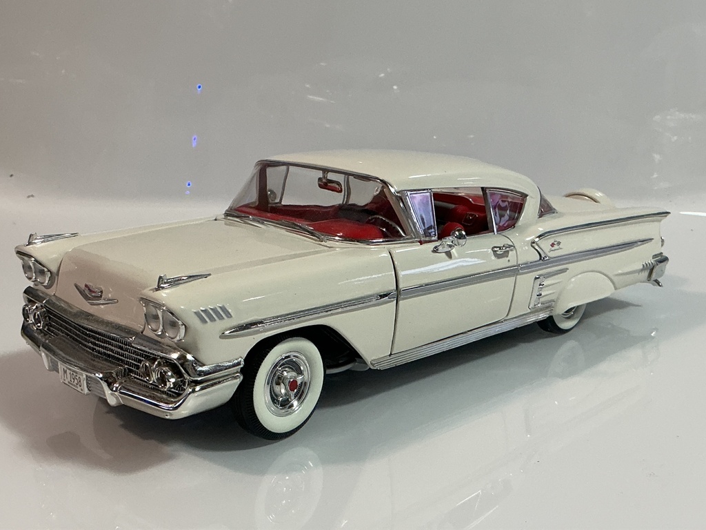1/18 ERTL 1958 CHEVROLET IMPALA WHITE ON RED
