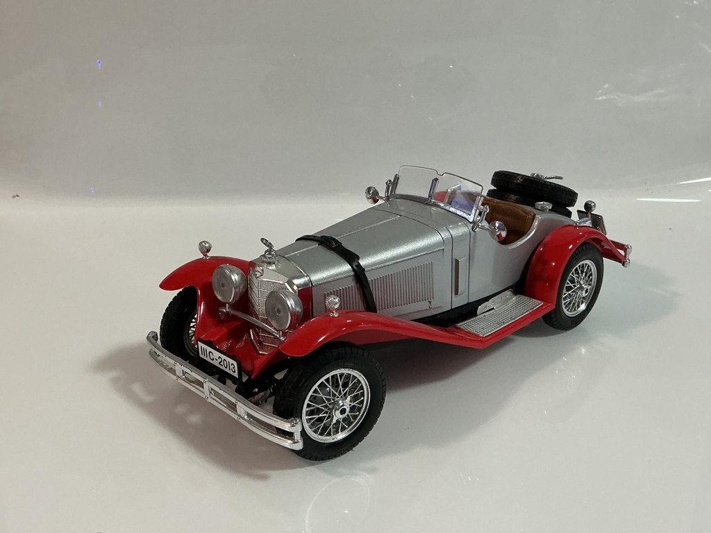 [119645.] 1/18 BURAGO MERCEDES BENZ SILVER / RED ON BROWN 