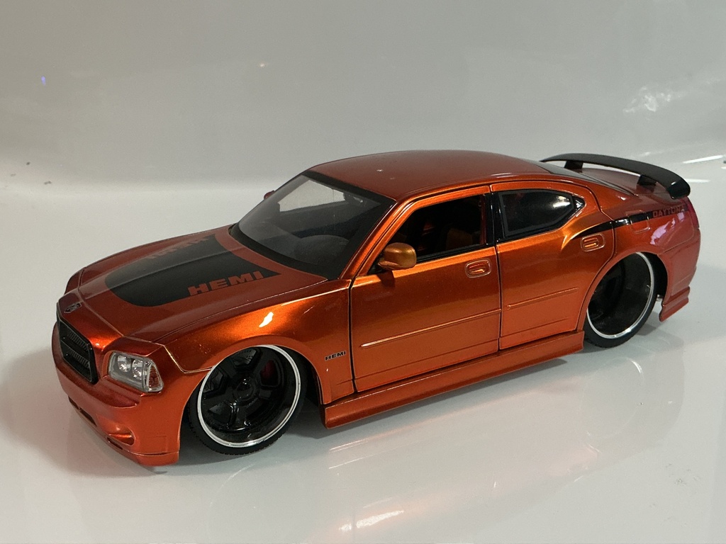 [119647.] 1/18 JADA 2006 CHARGER R/T ORANGE ON BLACK