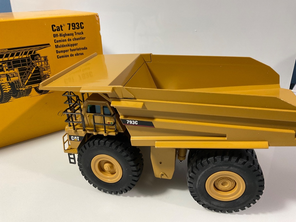 1/50 NZG CAT 793C OFF HIGHWAY TRUCK OFFICIAL LAUNCH EDITION 