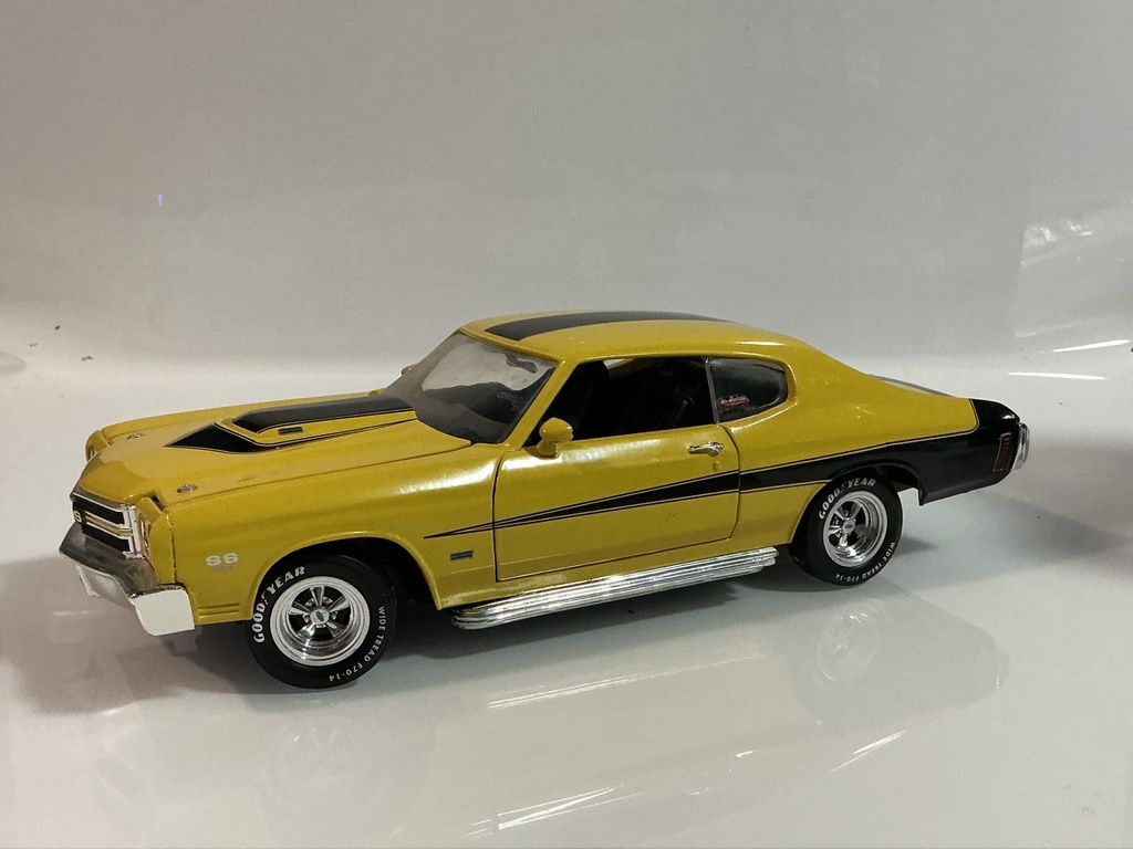 1/18 ERTL 1970 CHEVROLET CHEVELLE YELLOW ON BLACK