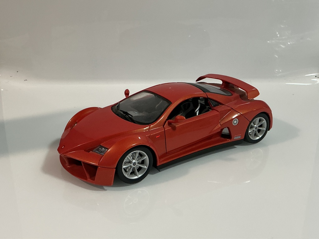1/18 BURAGO 2002 PRIMA GIUGIARO RED ON BLACK