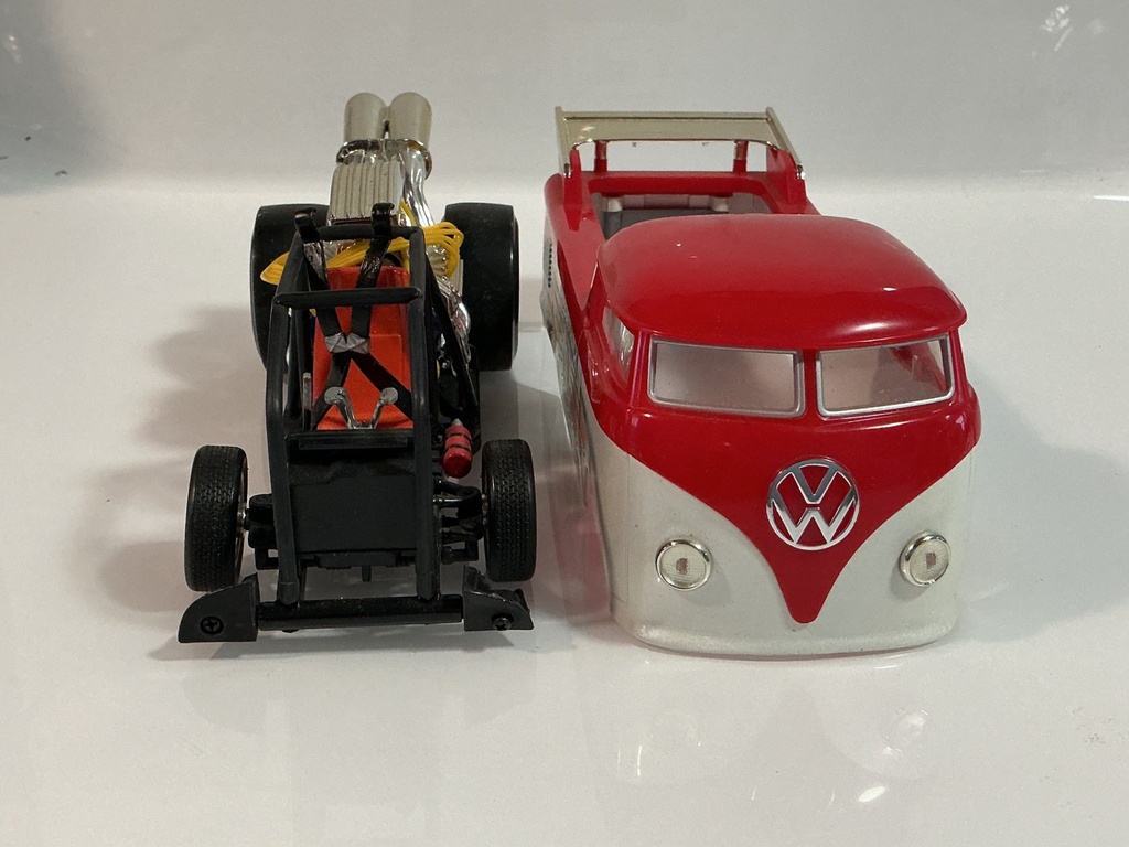 1/18 HOTWHEELS 1999 VW DRAG BUS [BROKEN]