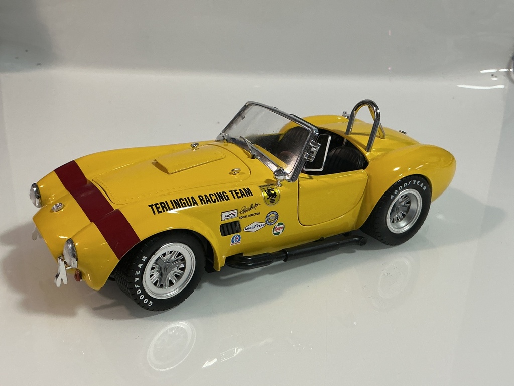 [119663.] 1/18 SHELBY COBRA 427 S/C YELLOW ON BLACK