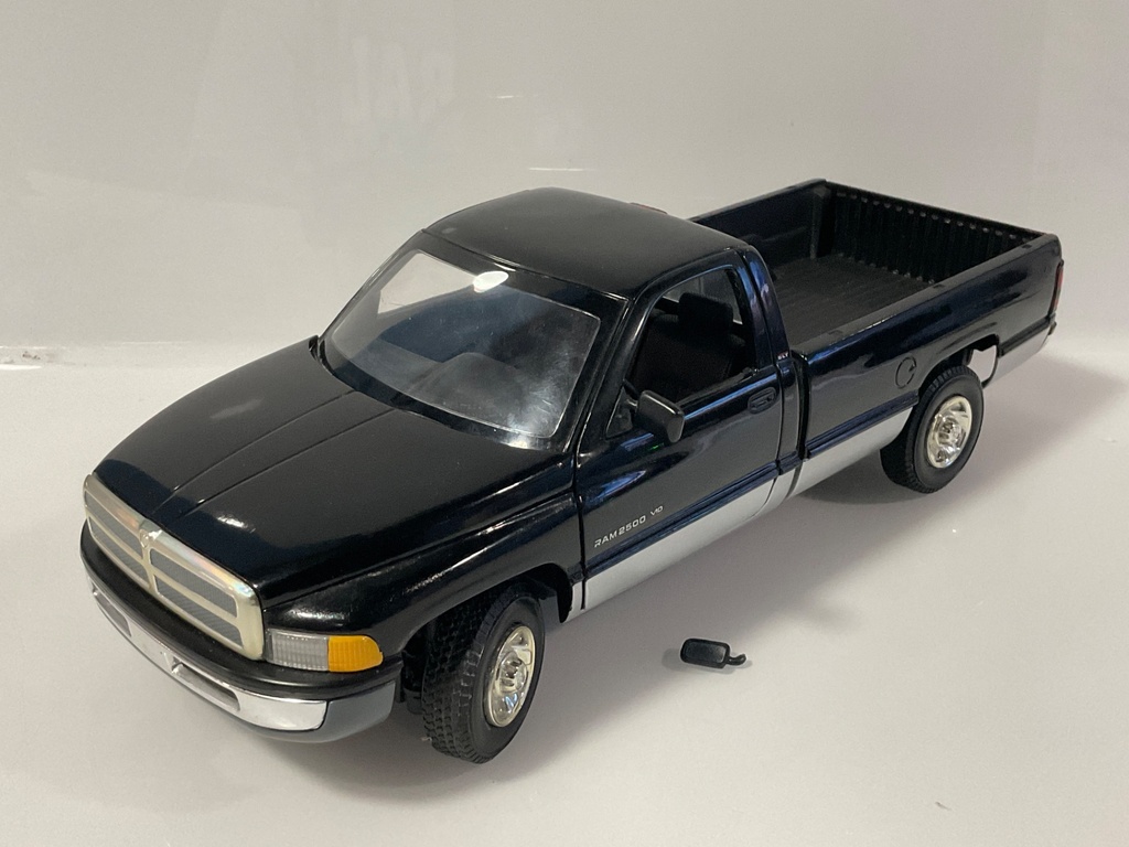 1/18 ERTL DODGE RAM BLACK ON GRAY BROKEN MIRROR