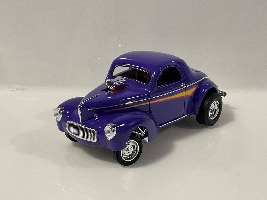 1/18 ROAD LEGENDS 1941 WILLYS CHRYSLER  CORPORATION PURPLE ON BROWN