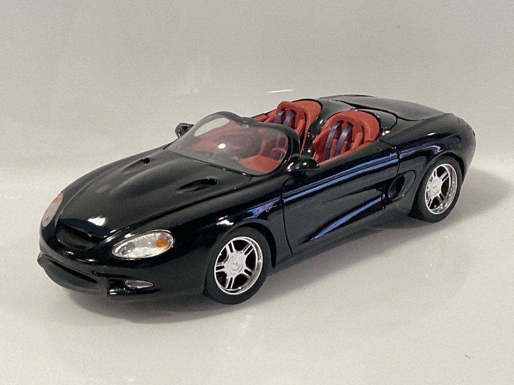1/18 MAISTO MUSTANG MACH III BLACK ON RED