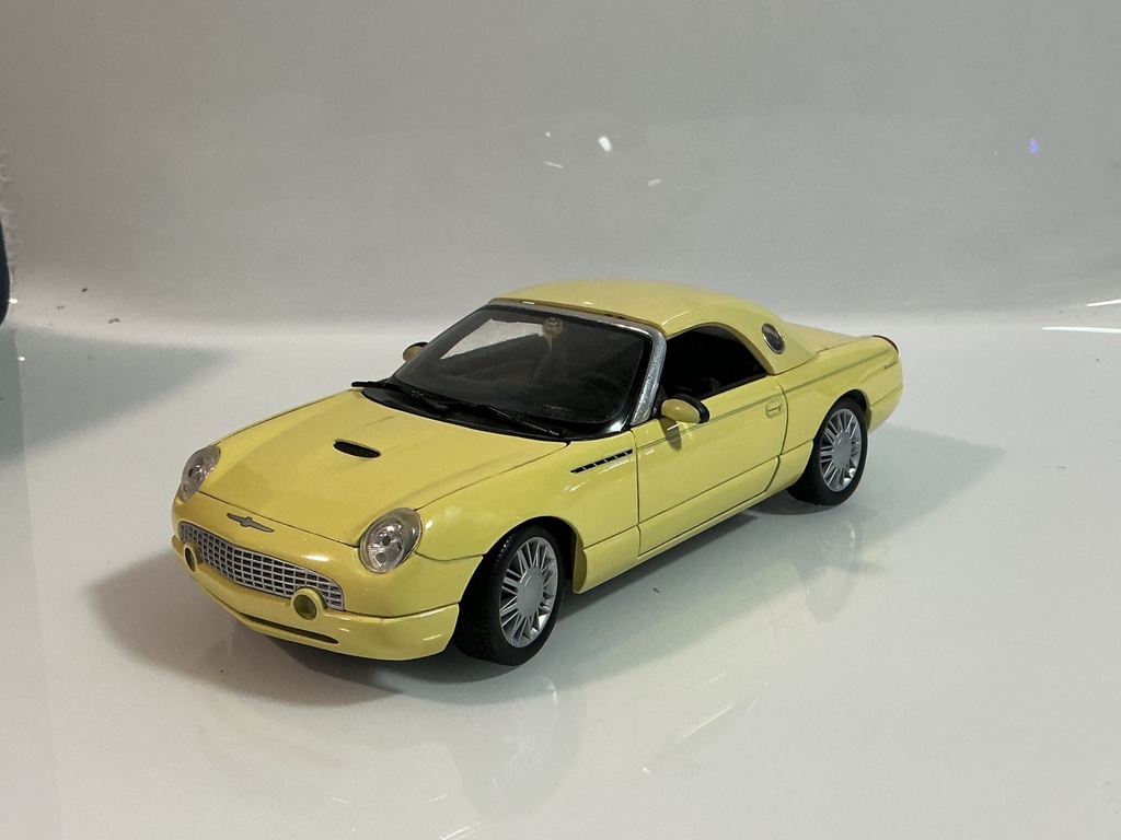 1/18 MAISTO THUNDERBIRD YELLOW ON BLACK