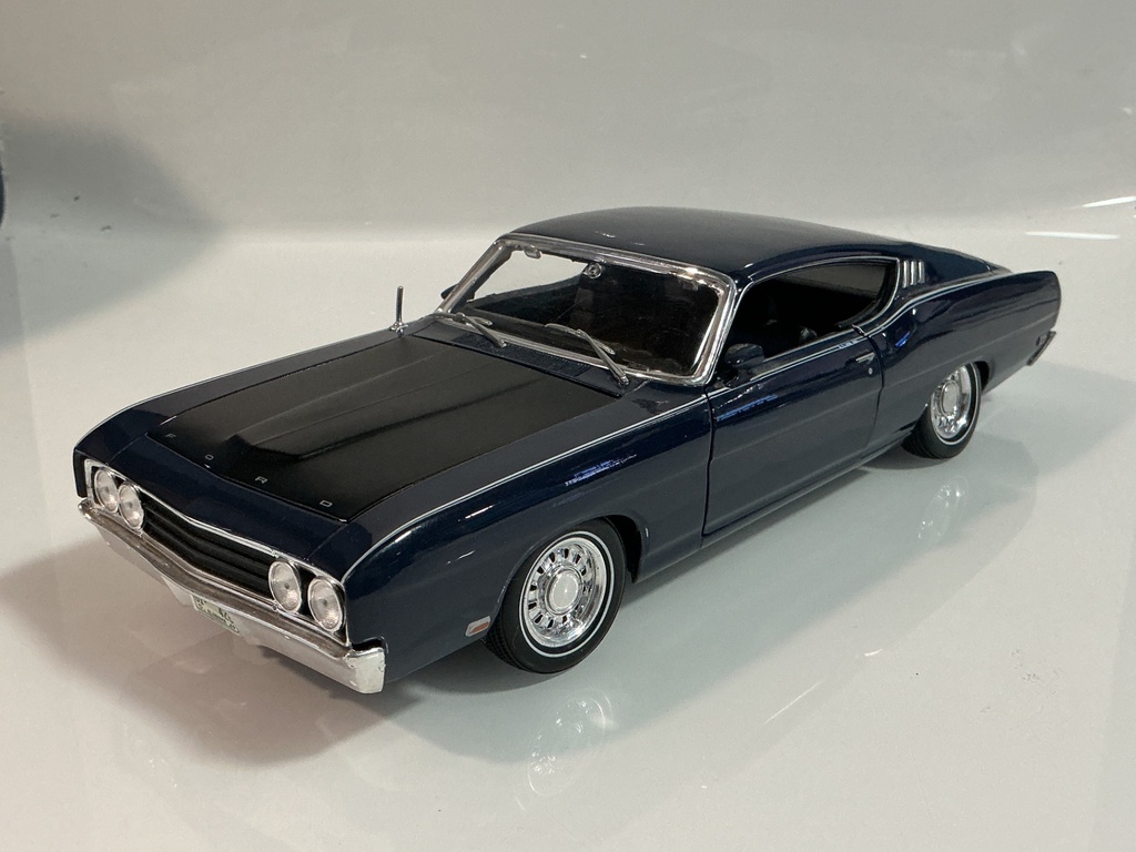 1/18 MAISTO 1969 FORD TORINO TALLADEGA BLUE ON BLACK 