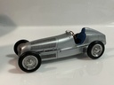 1/18 CMC MERCEDES BENZ W25 1934 SILVER ON BLUE 