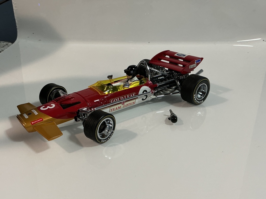 1/18 QUARTZO LOTUS 49 RED / WHITE ON BLACK [BROKEN OFF PIECE]