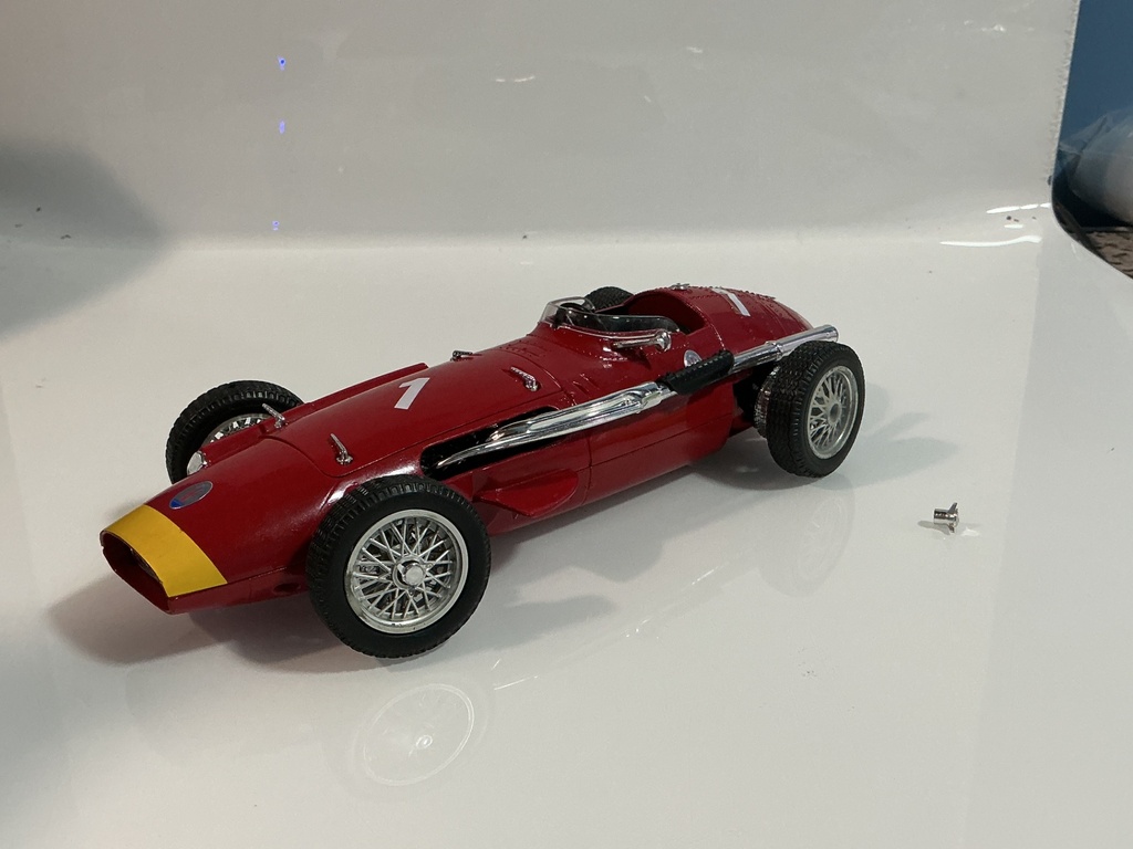 [119728.] 1/18 POLISTIL MASERATI 250 E RED ON BLACK [BROKEN OFF PIECE]