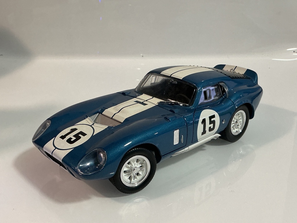 1/18 ROAD SIGNATURE 1965 SHELBY COBRA DAYTONA COUPE BLUE / WHITE ON BLACK