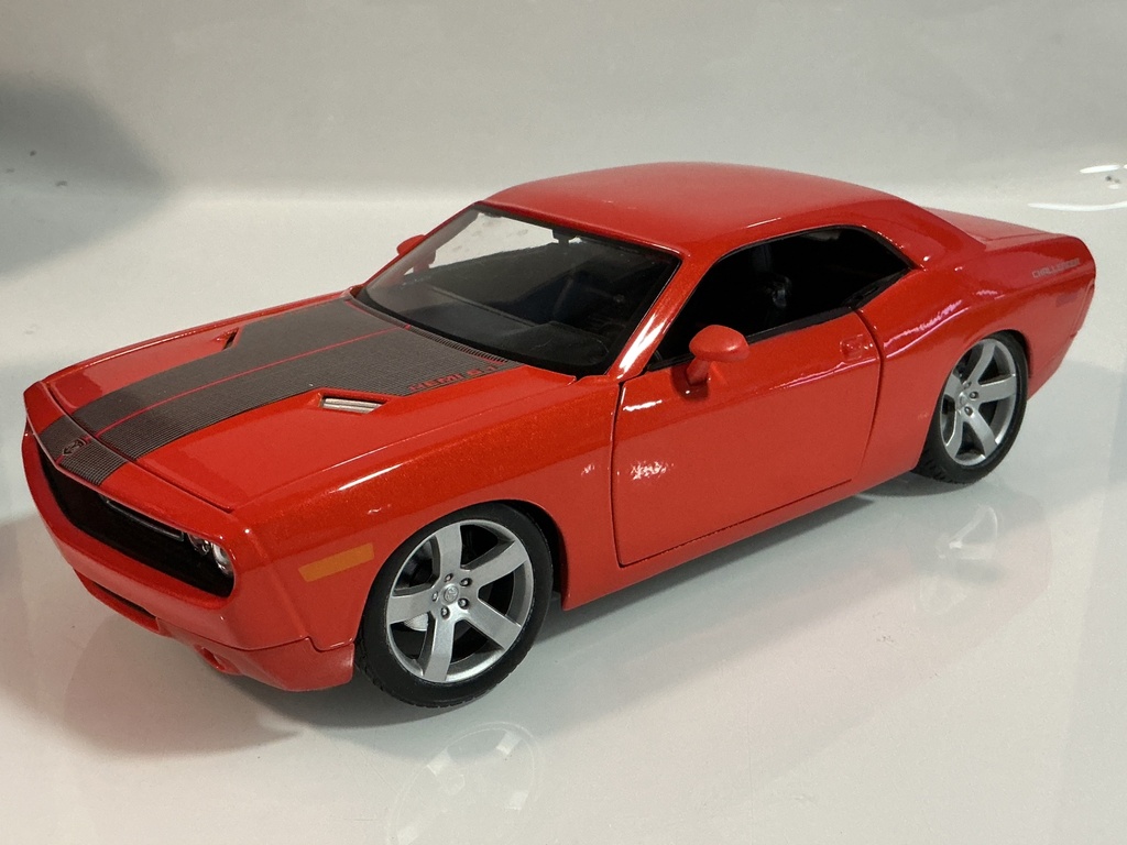 [119738.] MAISTO 2006 PODGEN CHALLENGER CONCEPT HEMI ORANGE ON BLACK