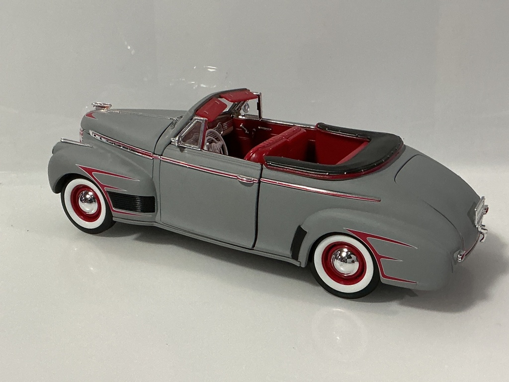 1/18 WELLY 1941 CHEVROLET DELUXE SPECIAL GRAY ON RED