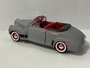 1/18 WELLY 1941 CHEVROLET DELUXE SPECIAL GRAY ON RED
