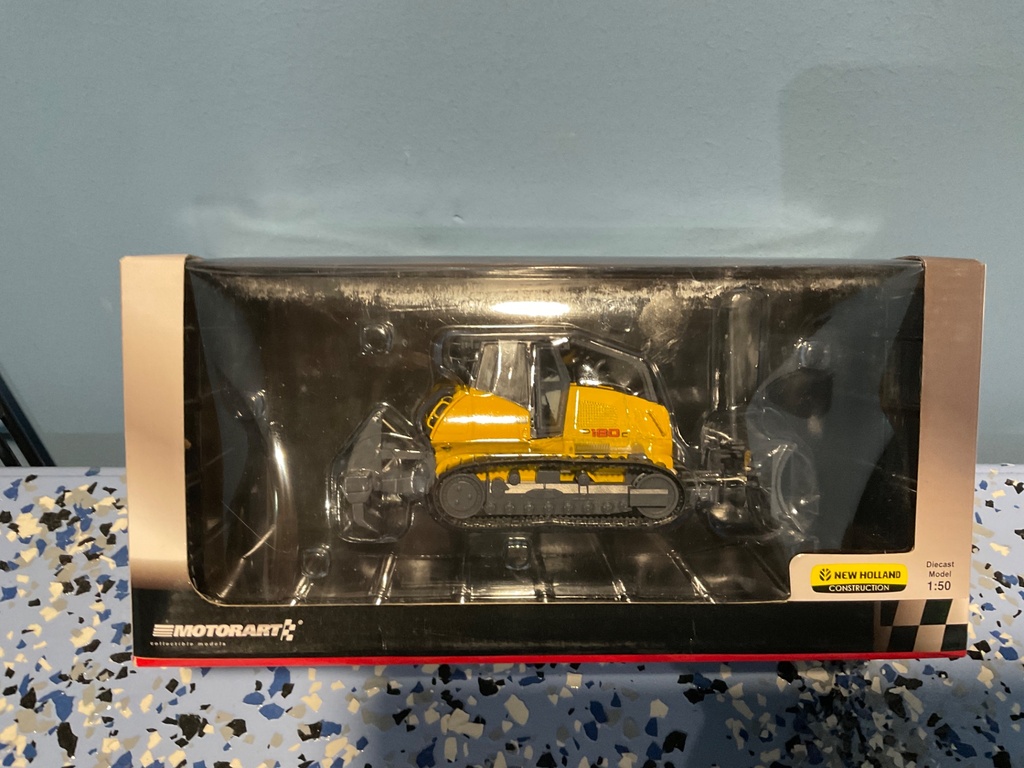 1/50 MOTORART NEW HOLLAND DC180 DOZRT TRACK  WITH RIPPER 