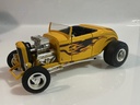 1/18 ERTL FORD DEUCE YELLOW ON BLACK