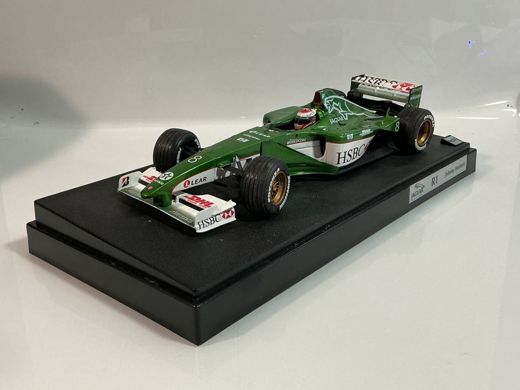 [119763.] 1/18 HOT WHEELS RI JOHHNY HERBERT JAGUAR RACING GREEN ON WHITE