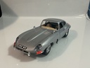 1/18 BURAGO JAGUAR “E” GREY ON CREAM