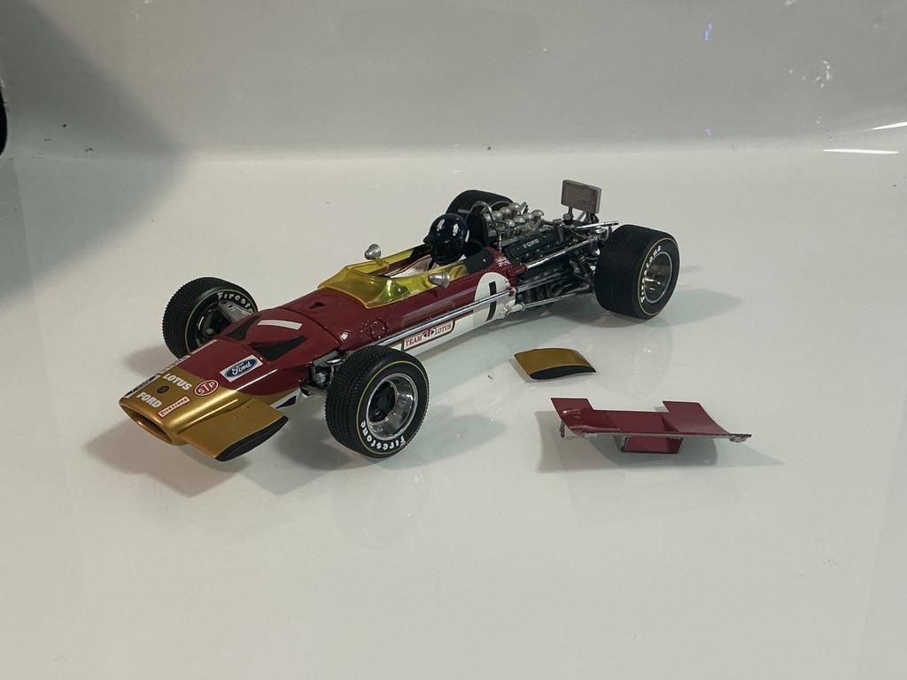 [119781.] 1/18 QUARTZO LOTUS 1949 RED / WHITE ON BLACK [LOOSE PIECES]