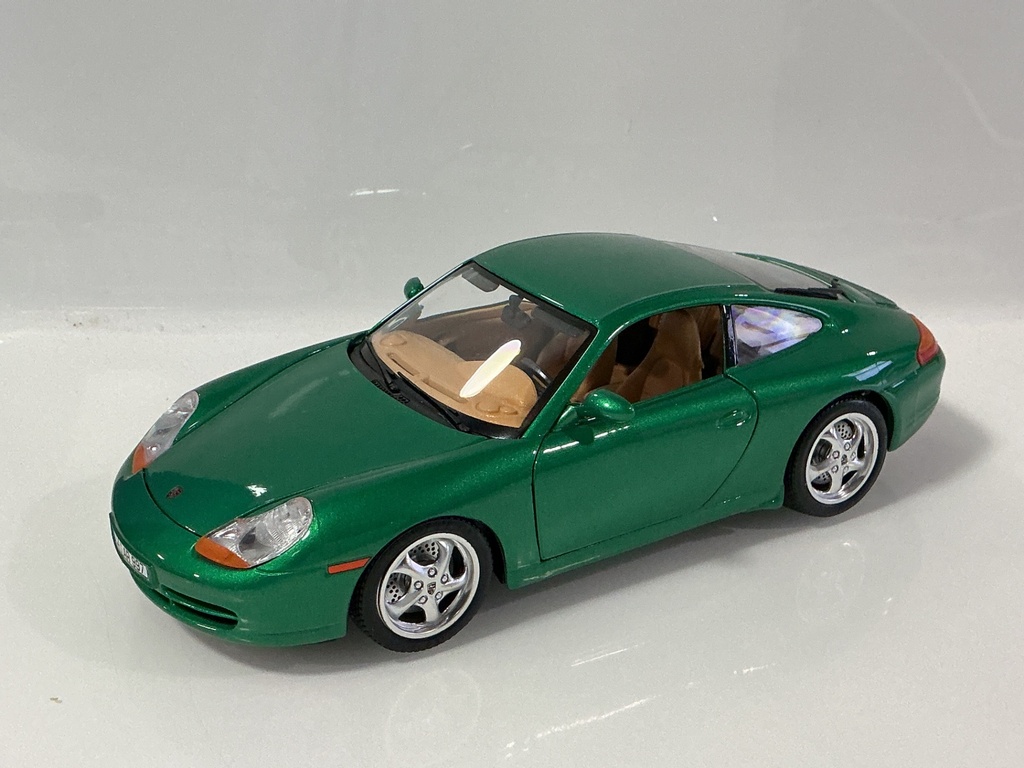 [119787.] 1/18 BURAGO 1997 PORSCHE 911 CARRERA GOLD COLLECTION GREEN ON TAN