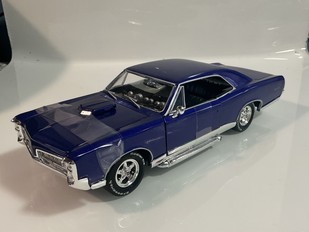 1/18 ERTL XXX PONTIAC GTO BLUE ON BLACK